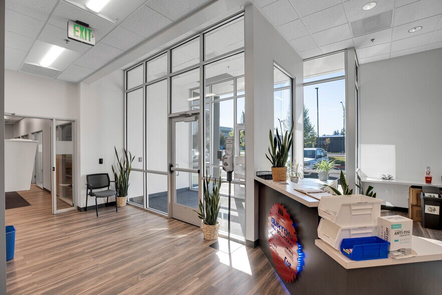 More Photos Of 5504 S 11th St, Ridgefield Distribution For Lease