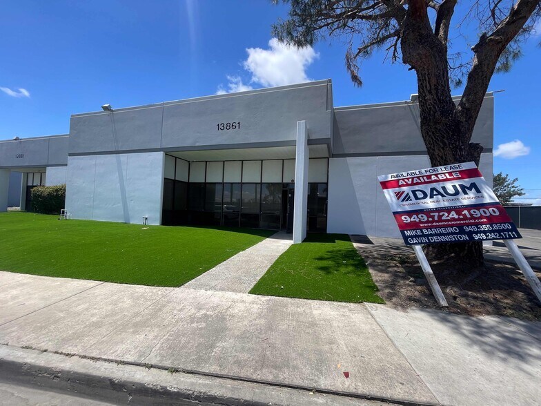 More Photos Of 13861 Seaboard Cir, Garden Grove Warehouse For Lease
