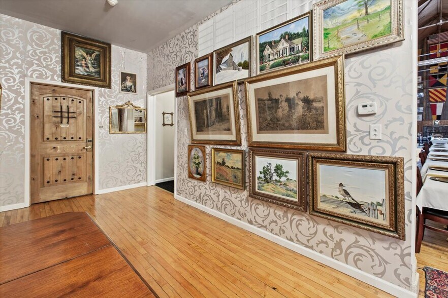 More Photos Of 49 Florida Ave, Amsterdam Hospitality For Sale