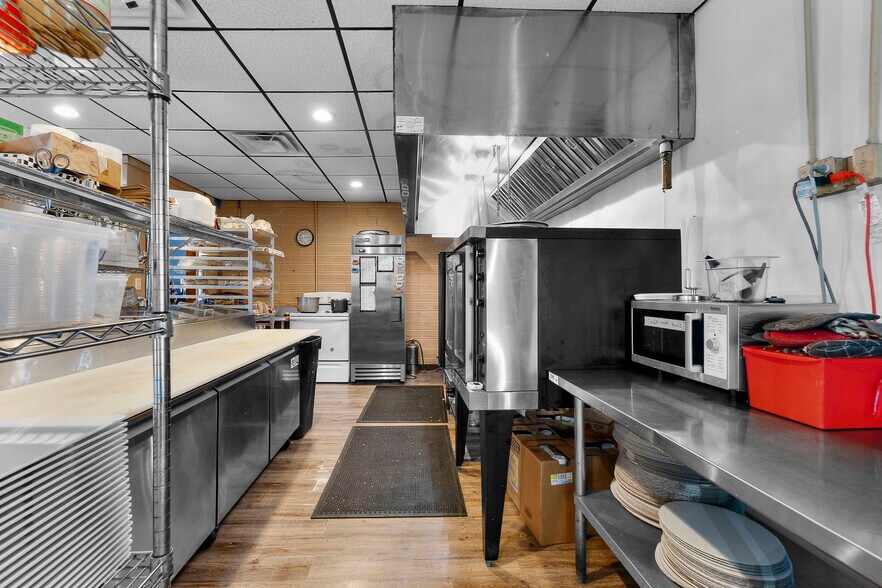 More Photos Of 25 W Tywappity St, Benton Restaurant For Sale