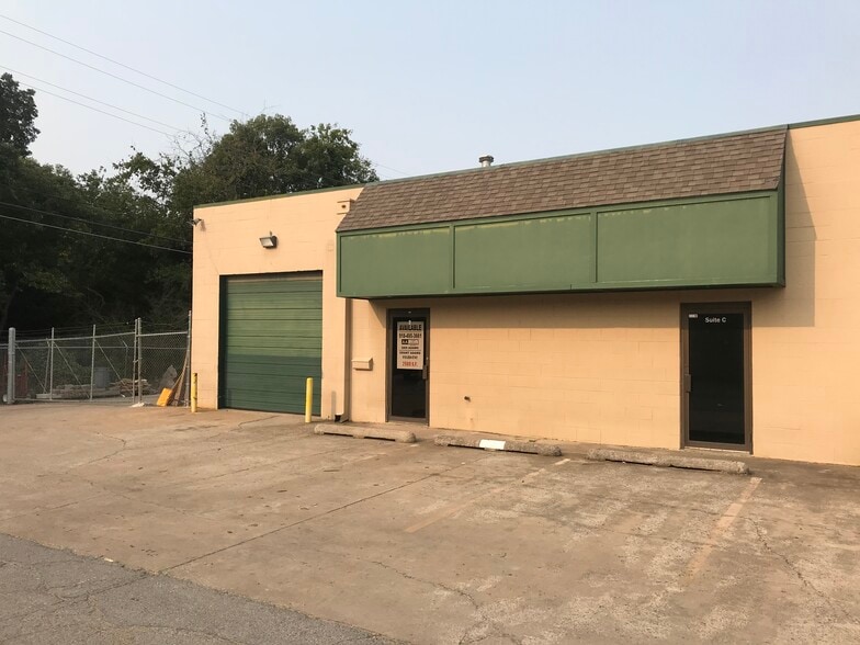 More Photos Of 1109 W Detroit St, Broken Arrow Warehouse For Lease