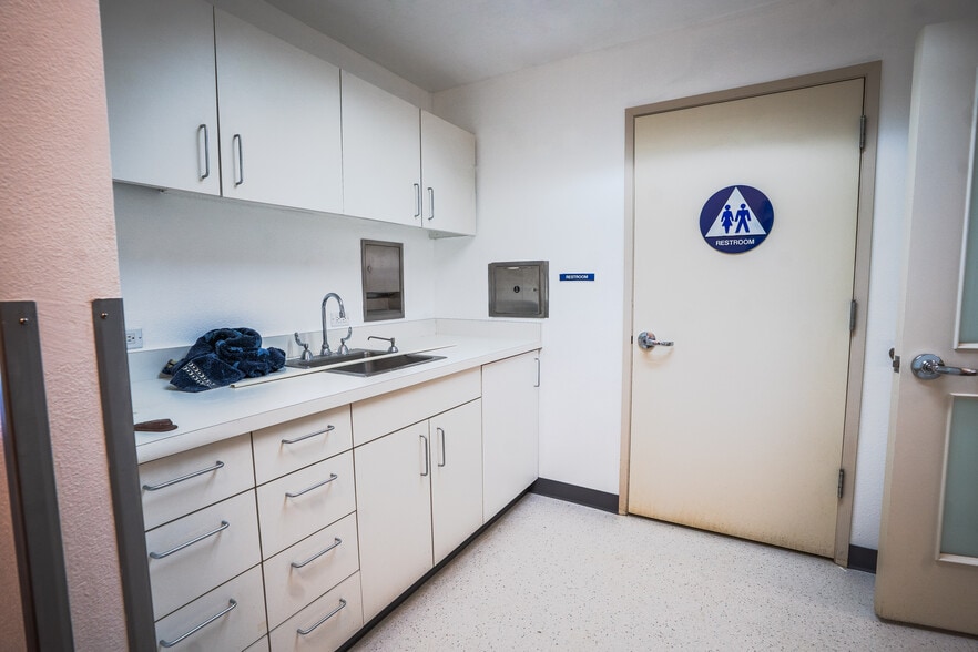 More Photos Of 816 W Yosemite Ave, Madera Medical For Lease