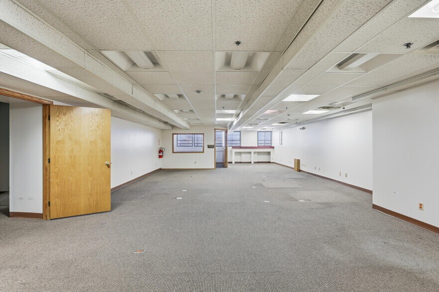 More Photos Of 117 E 4th St, Joplin Office For Sale