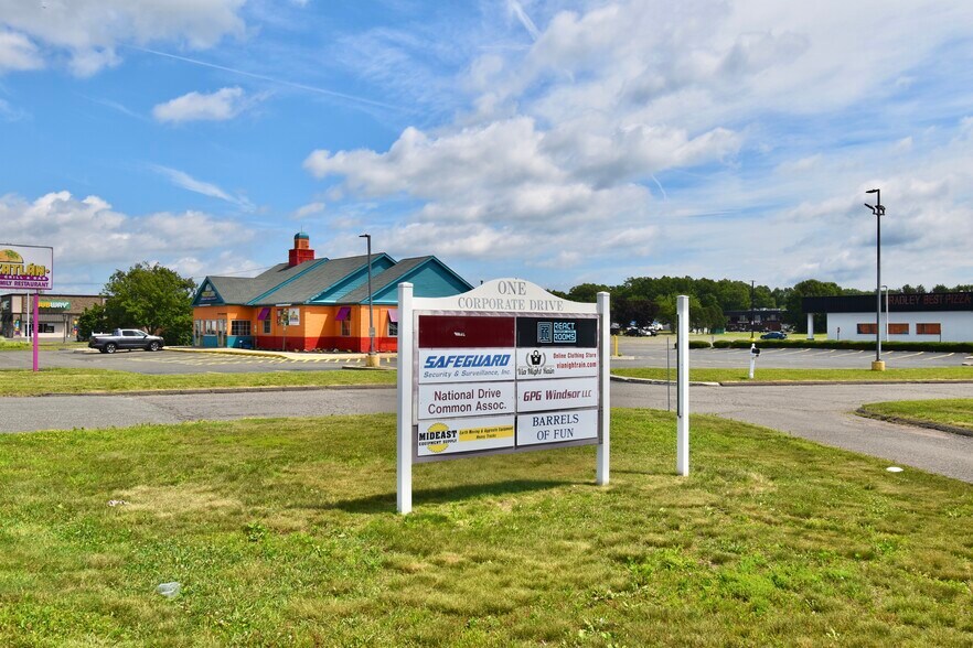 Primary Photo Of 1 Corporate Dr, Windsor Locks Office For Sale