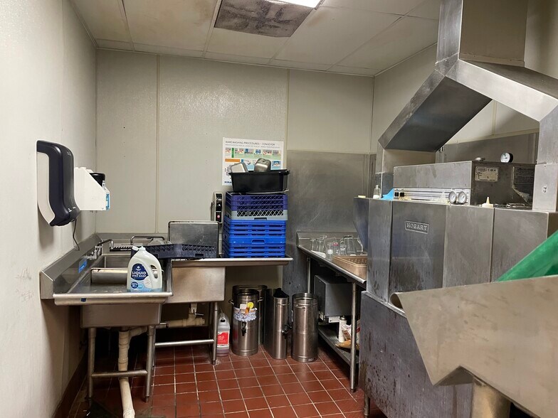 More Photos Of 1025 Magnolia Bluff Way SW, Darien Restaurant For Sale
