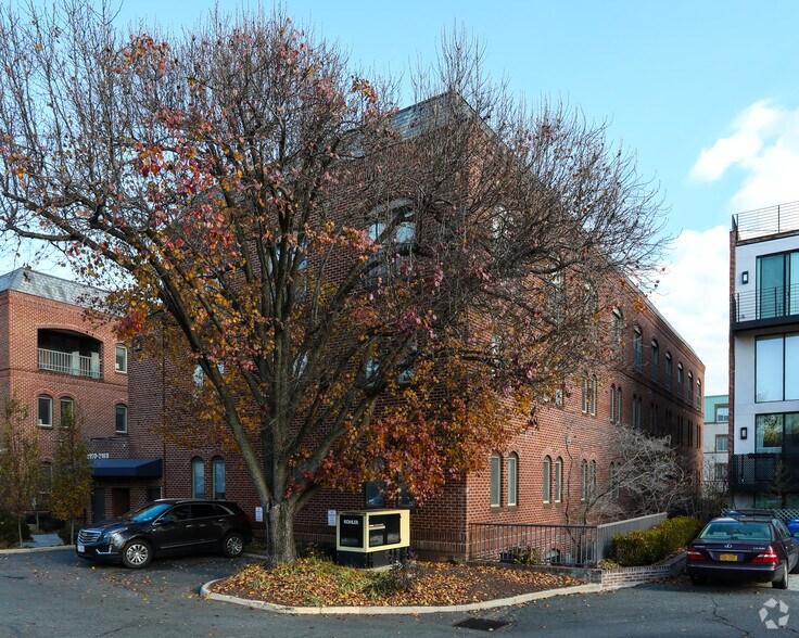 More Photos Of 2150-2168 Wisconsin Ave NW, Washington Office For Lease