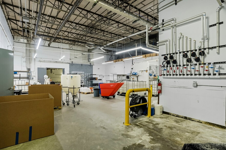 More Photos Of 3880 Holly St, Denver Warehouse For Sale