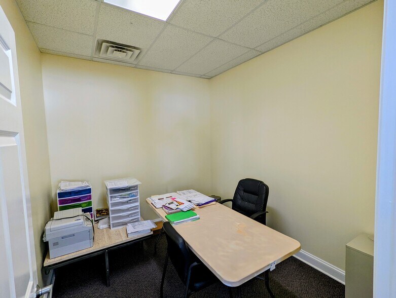 More Photos Of 16021 Kairos Rd, Colonial Heights Medical For Lease