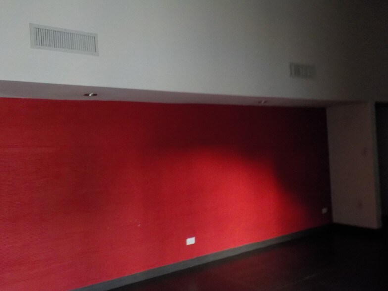 More Photos Of 3700 N 10th St, McAllen Office For Lease