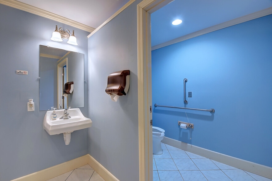 More Photos Of 201 Meadow St, Naugatuck Office For Sale