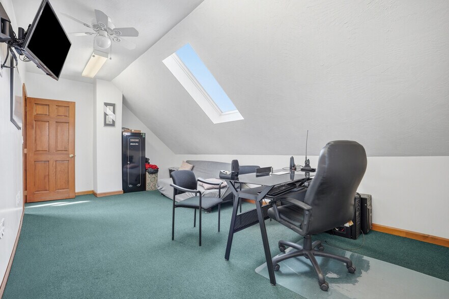 More Photos Of 8306 Ohio River Blvd, Pittsburgh Office For Sale