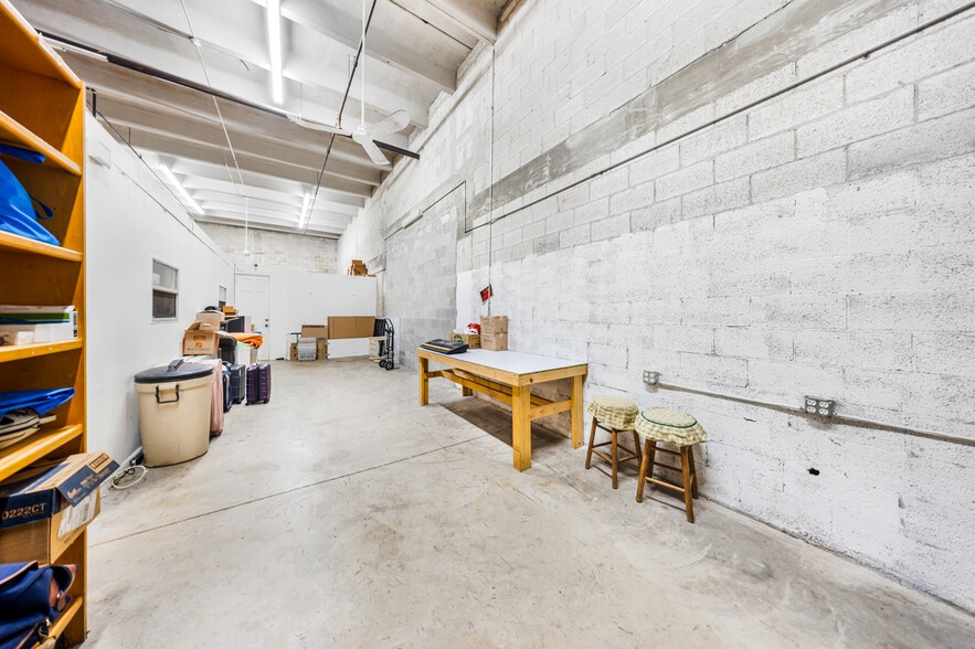 More Photos Of 7953-7967 NW 64th St, Miami Warehouse For Lease