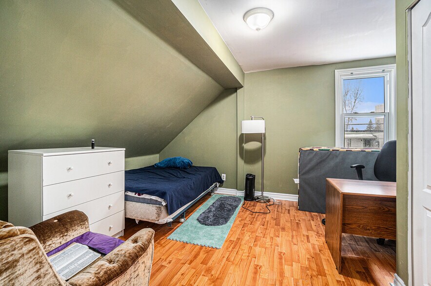 More Photos Of 331 Mona Av, Ottawa Apartments For Sale