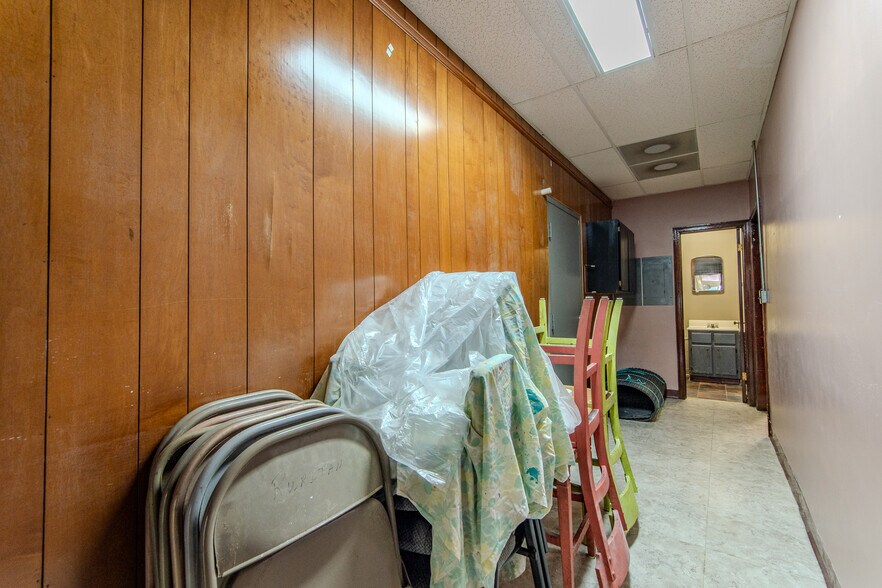 More Photos Of 126 E Main St, Adamsville Storefront For Sale