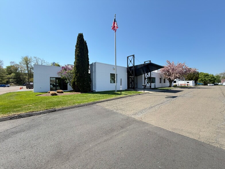 Primary Photo Of 35 NE Industrial Rd, Branford Research And Development For Lease