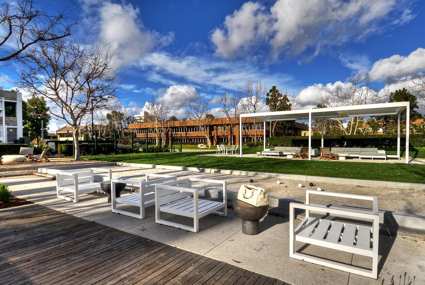 More Photos Of 895 Dove St, Newport Beach Office For Lease