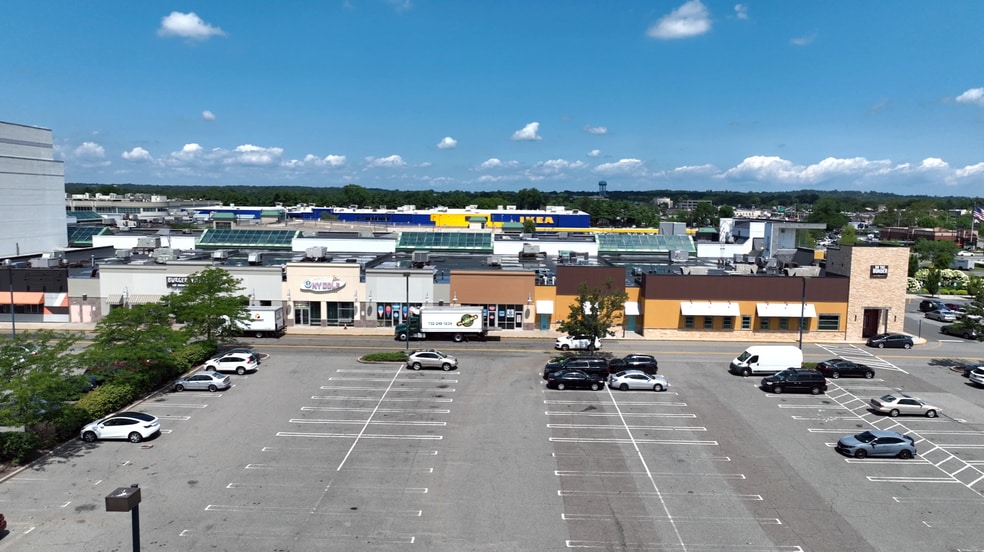 More Photos Of 358 Broadway Mall, Hicksville Unknown For Lease
