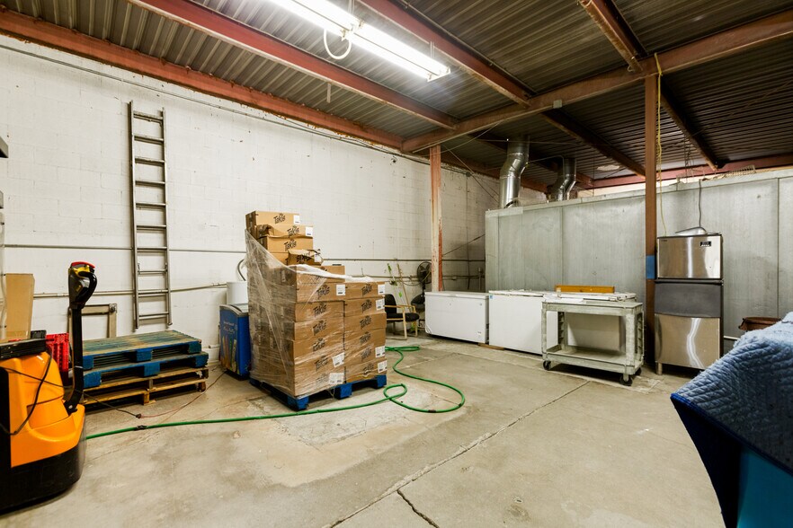 More Photos Of 83778 Avenue 45, Indio Distribution For Sale