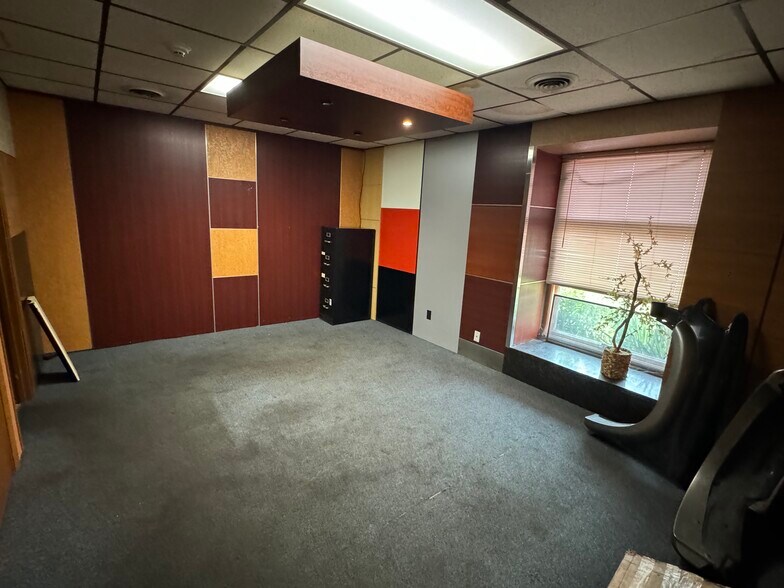 More Photos Of 2433 Von Esch Rd, Joliet Warehouse For Lease