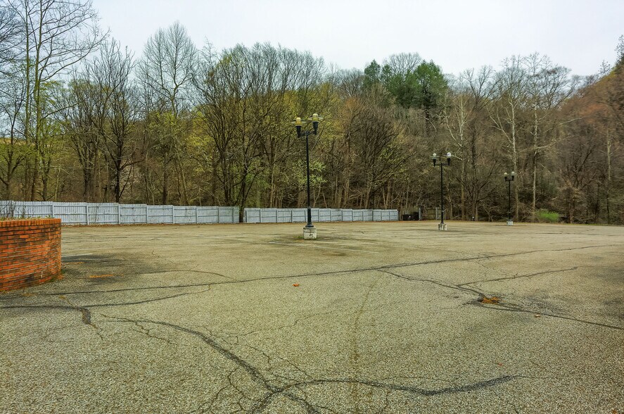 More Photos Of 634 Camp Horne Rd, Pittsburgh General Retail For Sale