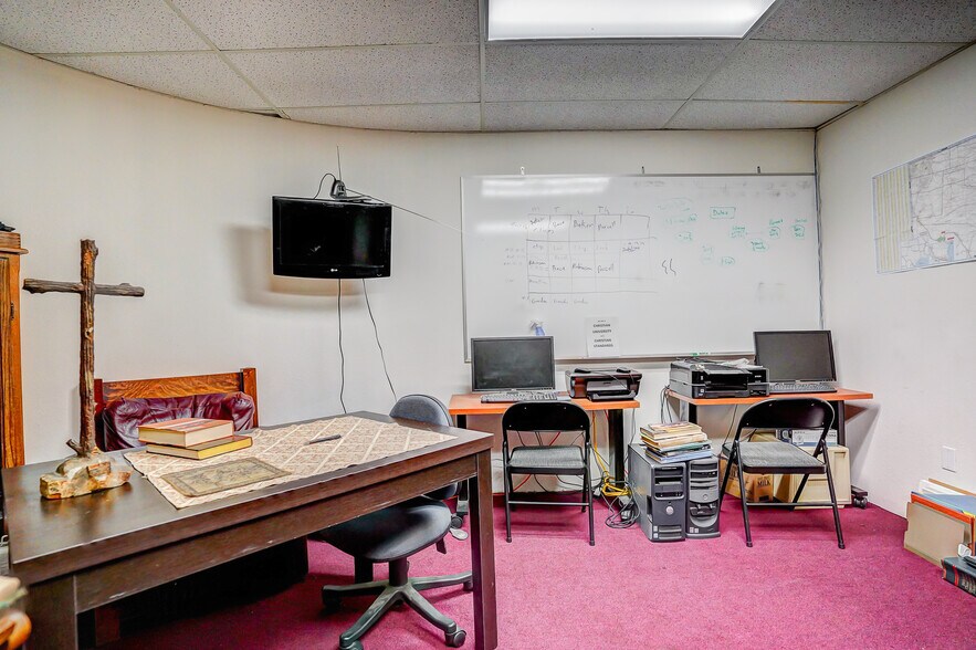 More Photos Of 950 S Central Ave, Compton Schools For Sale