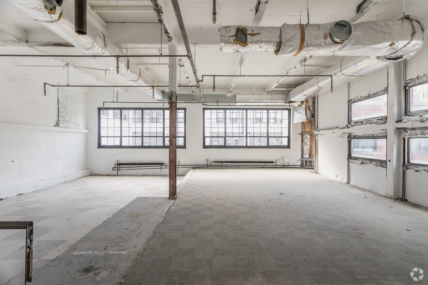 More Photos Of 33-00 47th Ave, Long Island City Warehouse For Lease