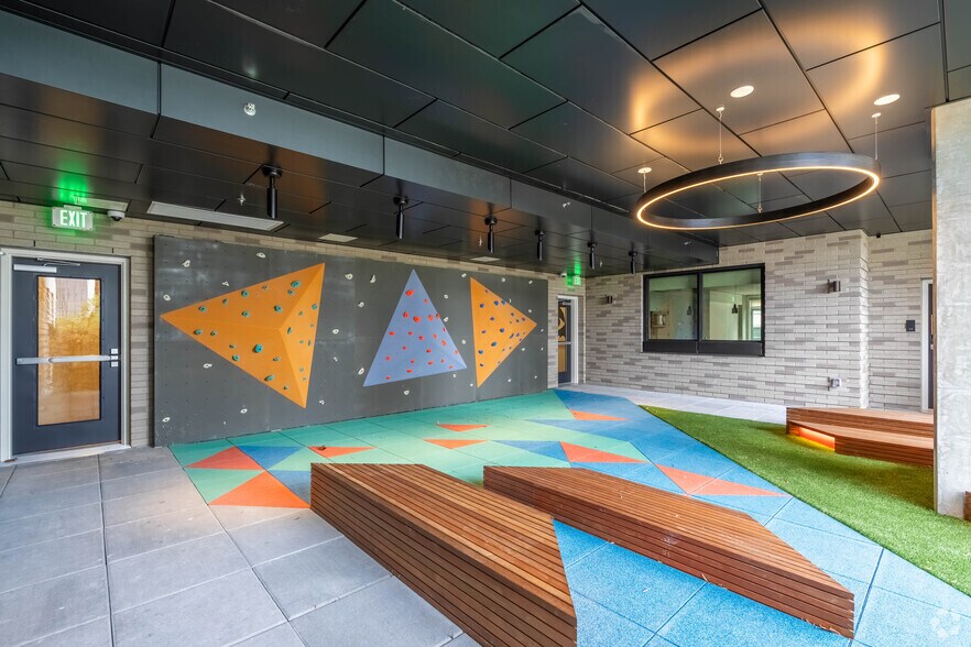 More Photos Of 2315 4th Ave, Seattle Multifamily For Sale