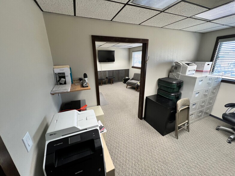 More Photos Of 1244 River View Dr, Cody Office For Lease
