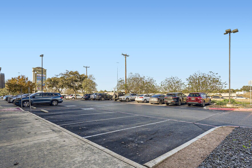 More Photos Of 8202 N Loop 1604 W, San Antonio General Retail For Sale