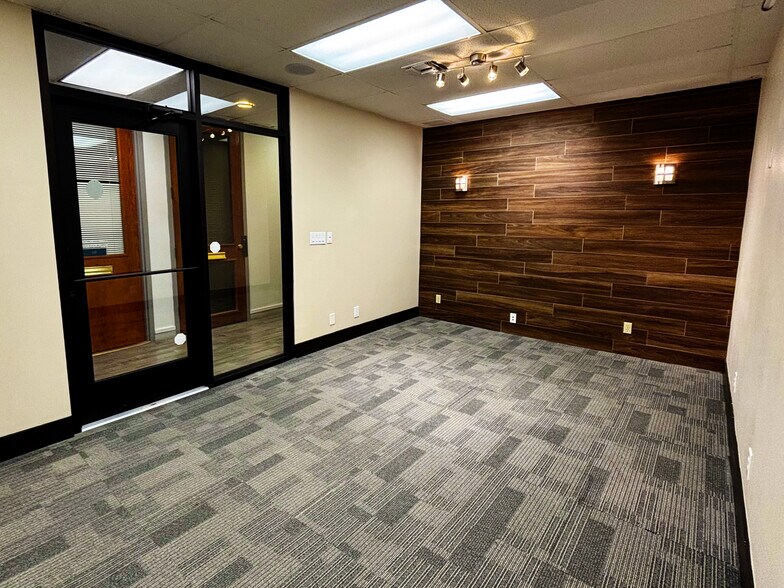 More Photos Of 5545 Fredericksburg Rd, San Antonio Medical For Lease