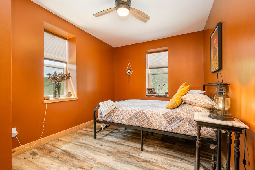 More Photos Of 541 Spruce St, Thomas Flex For Sale