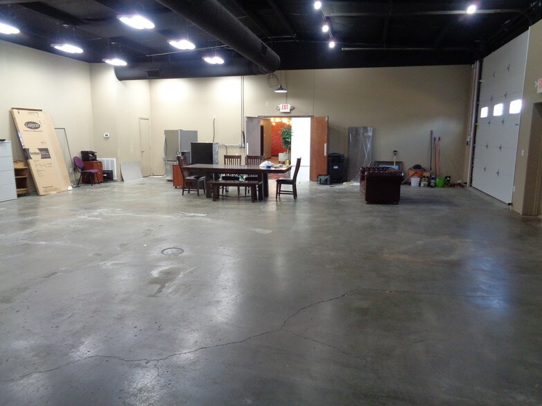 More Photos Of 101 W Shrader St, Liberty Manufacturing For Lease
