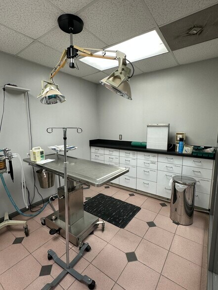 More Photos Of 7189 Lee Hwy, Falls Church General Retail For Sale