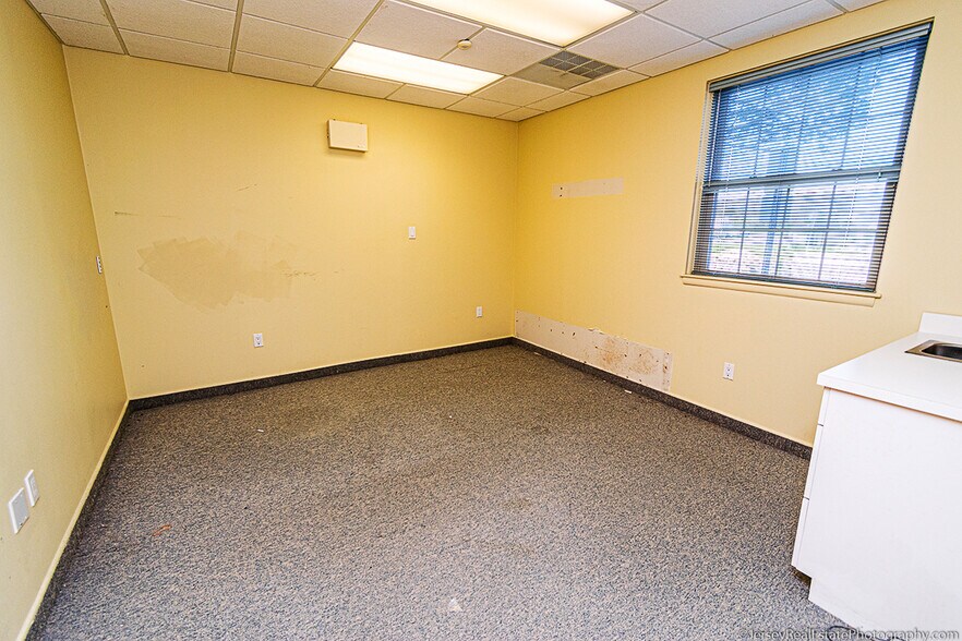 More Photos Of 110 Harbor Ln, Somers Point Medical For Sale