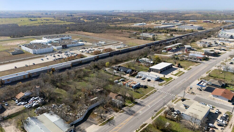 More Photos Of 919 W 2nd St, Taylor Land For Sale