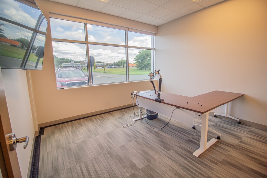 More Photos Of 1712 Route 9, Halfmoon Office For Lease