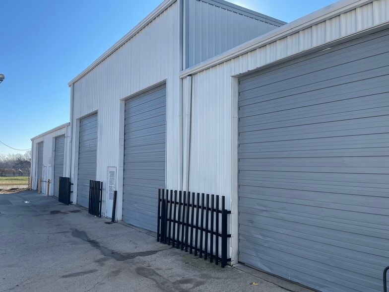 More Photos Of 700 Missouri Ave, Fort Worth Warehouse For Lease