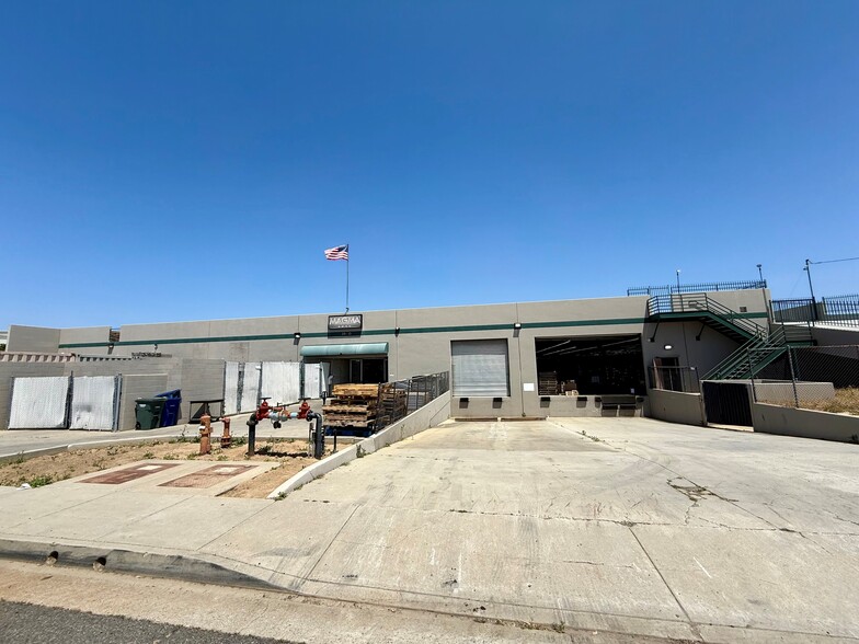 More Photos Of 3940 Pixie Ave, Lakewood Warehouse For Lease