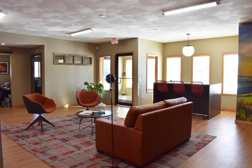 More Photos Of 1305 Excalibur Dr, Janesville Office For Sale