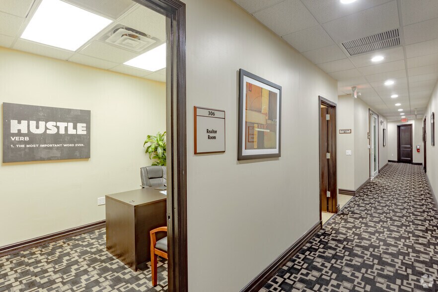 More Photos Of 10101-10121 W Sample Rd, Coral Springs Unknown For Lease