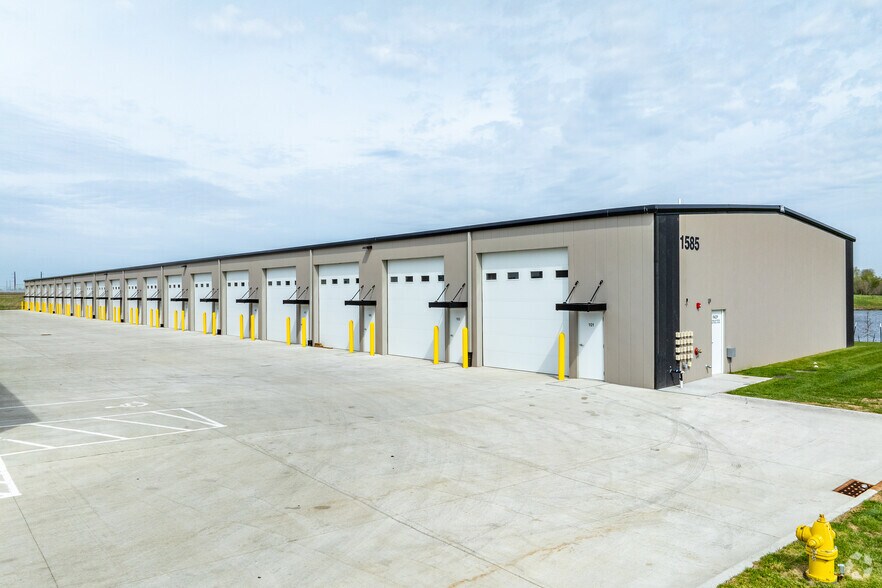 Primary Photo Of 1585 NW Gettysburg Ln, Waukee Flex For Sale