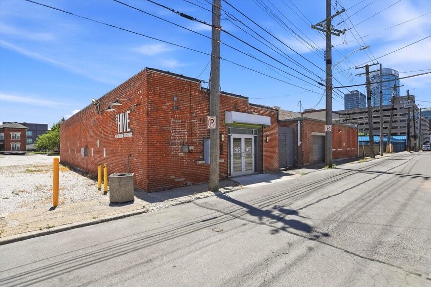 More Photos Of 536 E Market St, Indianapolis Office For Sale