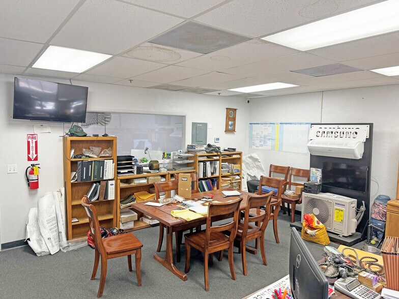 More Photos Of 6489 Calle Real, Goleta Research And Development For Lease