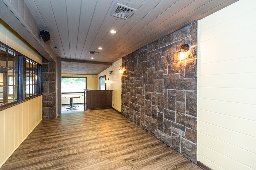 More Photos Of 332 Farnum Pike, Smithfield Restaurant For Sale