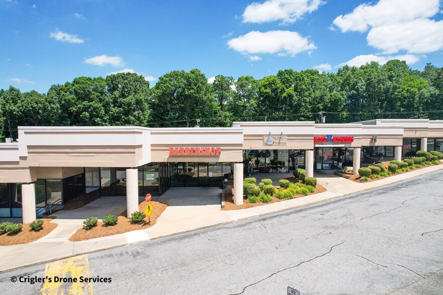 More Photos Of 3716-3728 Battleground Ave, Greensboro Unknown For Lease