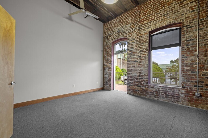 More Photos Of 214 E Garden St, Pensacola Storefront Retail Office For Lease