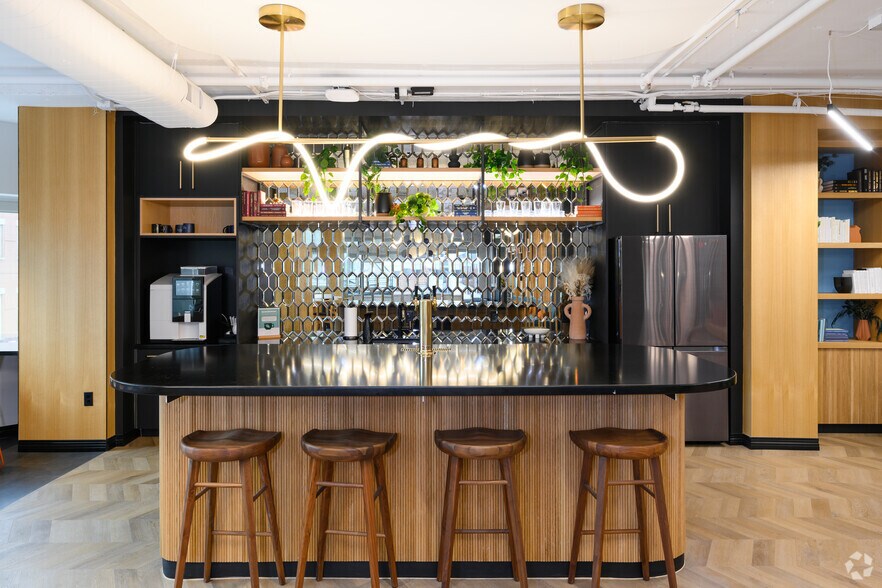 More Photos Of 2000 Pennsylvania Ave NW, Washington Office For Lease