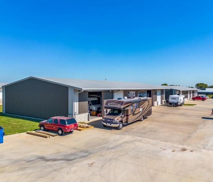 More Photos Of 9115 East Highway 67, Alvarado Showroom For Lease