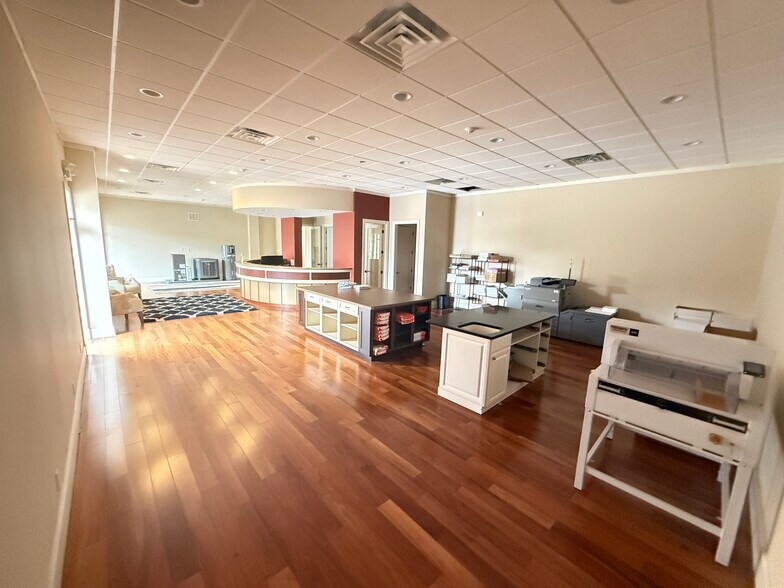 More Photos Of 211B Johnny Mercer Blvd, Savannah Self Storage For Sale