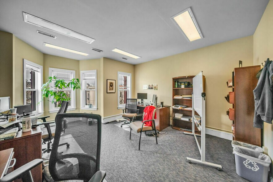 More Photos Of 319-321 D St NE, Washington Office For Lease